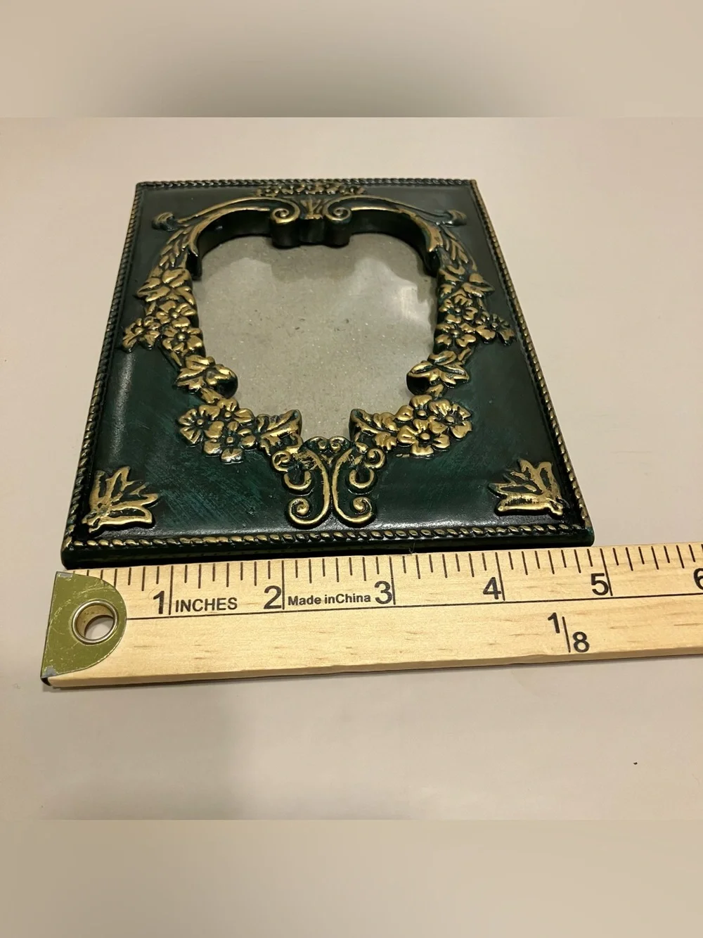 Vintage Victorian Ornate Style‎ Standing Picture Frame Green Gold Heart 3.5x5